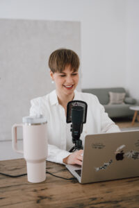 Kunst & Brot - Heide Röger - Alles für dein Kunstbusiness als erfolgreiche selbstständige Künstlerin, die Geld mit ihrer Kunst verdient